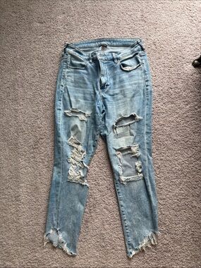 AE Distressed Light Blue Women's Jeans - Cropped Ripped Denim